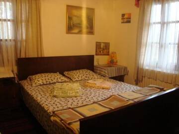 Фото номера Четырехместный номер с общей ванной комнатой Гостевой дом The Old House Guest House г. Obedinenie 2